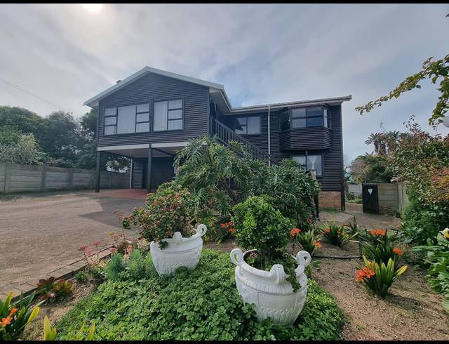 6 BEDROOM FREESTANDING FOR SALE IN DANA BAY